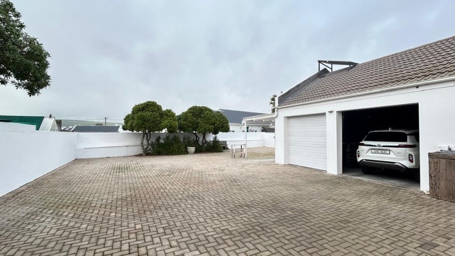 3 Bedroom Property for Sale in Britannia Bay Western Cape